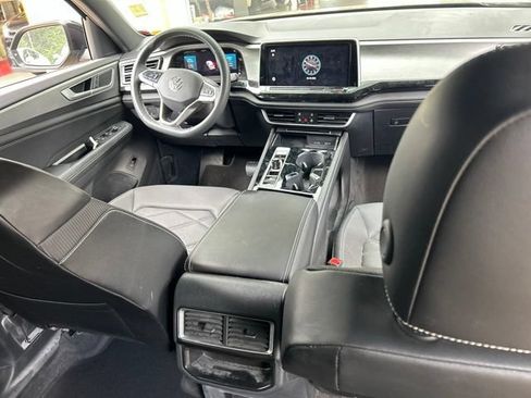 Used 2024 Volkswagen Atlas Cross Sport SE FWD image 23