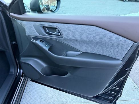 Used 2023 Nissan Rogue S image 28