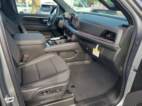 New 2026 Chevrolet Suburban LS image 15