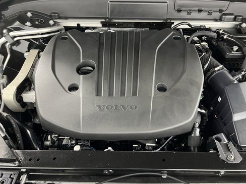 Used 2025 Volvo XC60 B5 Plus image 35