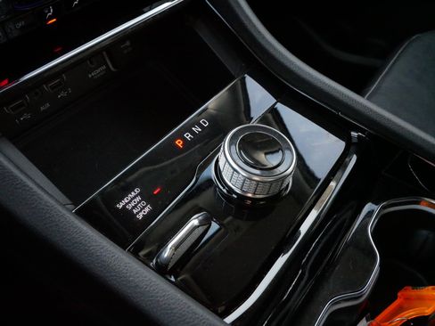 Used 2023 Jeep Grand Cherokee Limited w/ Luxury Tech Group II image 25