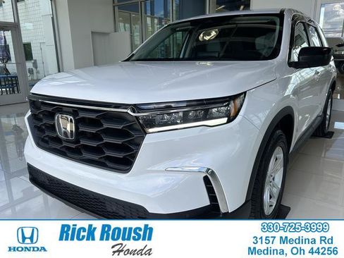 Used 2023 Honda Pilot LX image 1