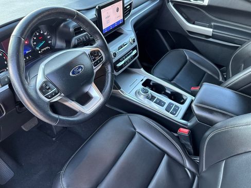 Used 2023 Ford Explorer XLT w/ Equipment Group 202A image 4