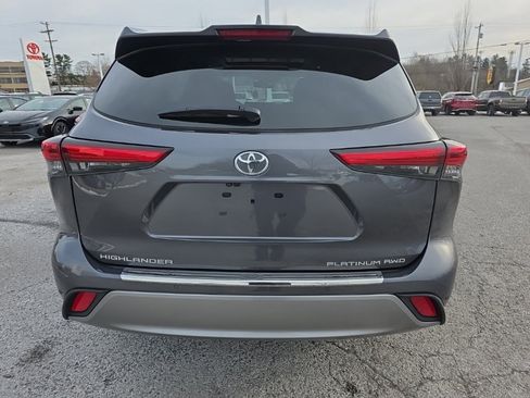Used 2023 Toyota Highlander Platinum image 5