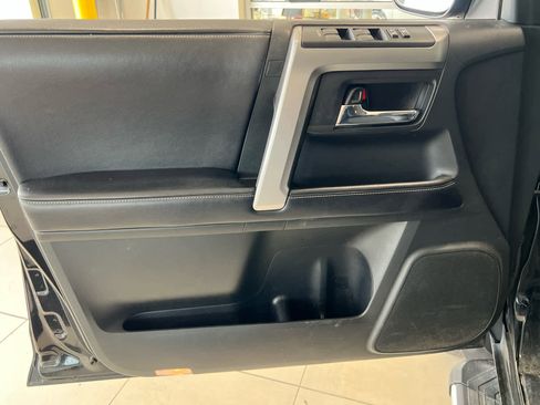 Used 2016 Toyota 4Runner SR5 Premium w/ Convenience Package image 10