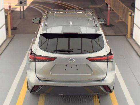 Used 2020 Toyota Highlander Limited AWD/4WD image 5