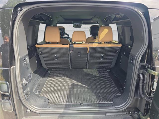 New 2026 Land Rover Defender 110 X-Dynamic SE AWD/4WD image 12