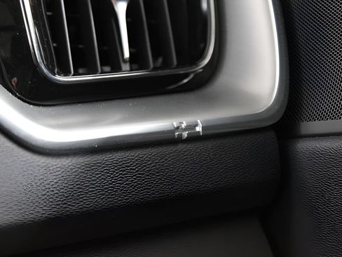 Used 2023 Volvo XC60 B5 Core w/ Climate Package AWD/4WD image 33