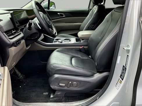 Certified 2025 Kia Carnival EX FWD image 18