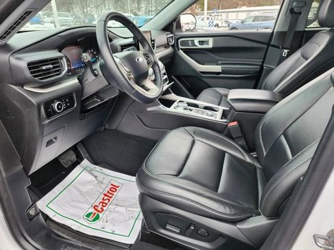 Used 2024 Ford Explorer XLT w/ Equipment Group 202A image 9