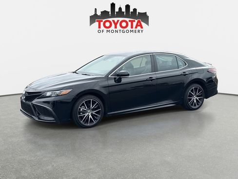 Used 2024 Toyota Camry SE image 18
