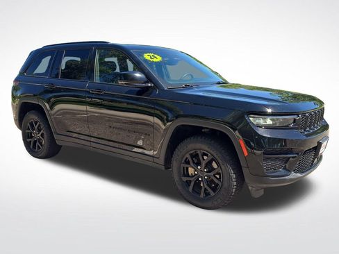 Used 2024 Jeep Grand Cherokee Altitude AWD/4WD image 9