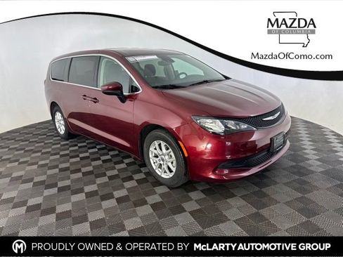 Used 2023 Chrysler Voyager LX FWD image 1
