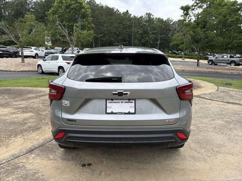 Used 2024 Chevrolet Trax RS FWD image 6
