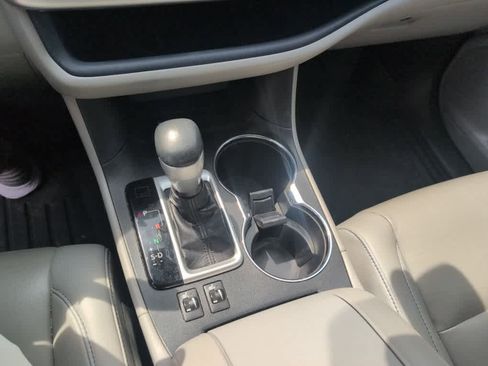 Used 2019 Toyota Highlander XLE image 13