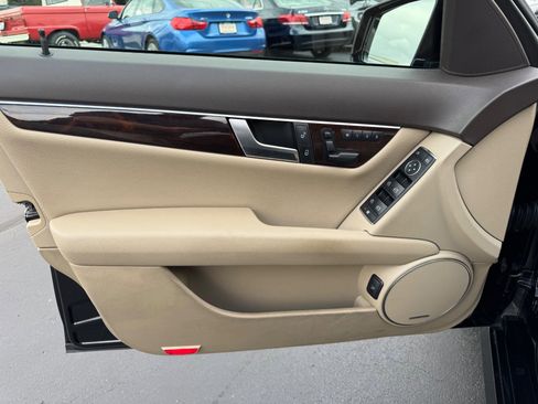 Used 2013 Mercedes-Benz C 300 4MATIC Sedan image 5