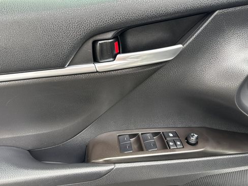 Used 2023 Toyota Camry SE FWD image 12
