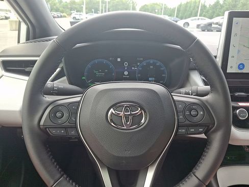 Used 2026 Toyota Corolla SE w/ SE Premium Package FWD image 19