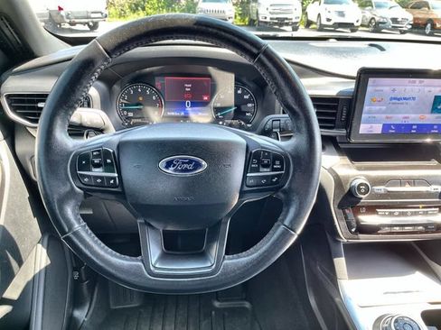 Used 2020 Ford Explorer XLT w/ Equipment Group 202A AWD/4WD image 12