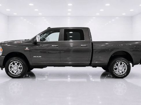 Used 2024 RAM 2500 Laramie AWD/4WD image 2