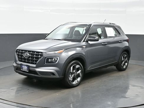 Certified 2025 Hyundai Venue Limited image 2
