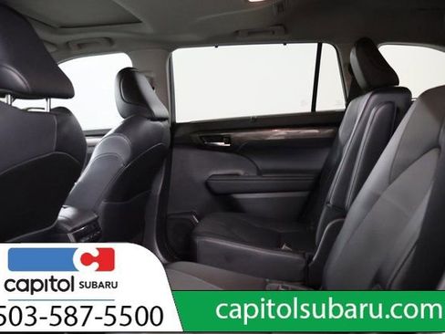 Used 2023 Toyota Highlander Limited image 31