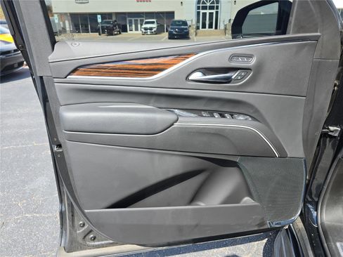 Used 2023 Cadillac Escalade ESV Luxury image 19