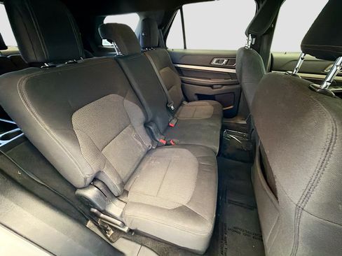 Used 2018 Ford Explorer XLT w/ Equipment Group 201A AWD/4WD image 14