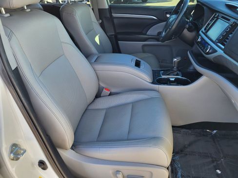Used 2019 Toyota Highlander Limited Platinum image 24