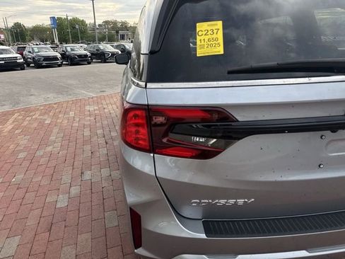 Certified 2025 Honda Odyssey EX-L image 10