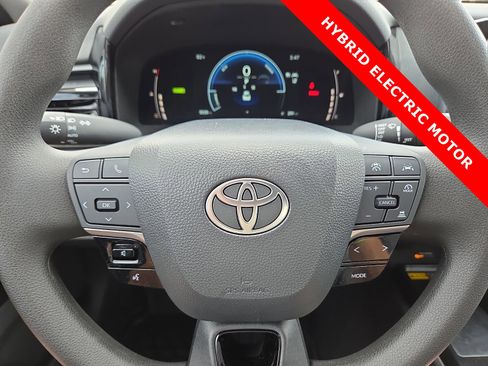 Used 2025 Toyota Camry LE FWD image 24
