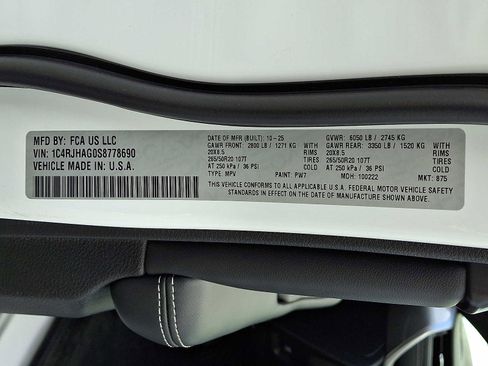 New 2025 Jeep Grand Cherokee Altitude image 17