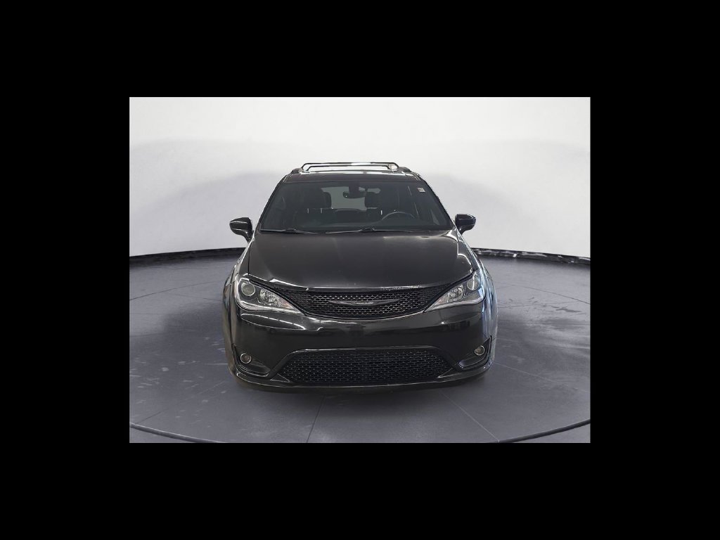Used 2018 Chrysler Pacifica Touring-L Plus FWD image 9