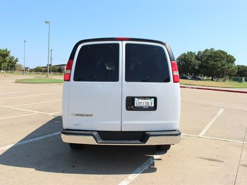 Used 2020 Chevrolet Express 3500 LT w/ LT Preferred Equipment Group RWD image 4