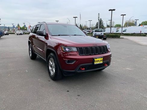 Used 2020 Jeep Grand Cherokee Trailhawk w/ Premium Lighting Group AWD/4WD image 8