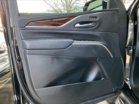 Used 2024 Cadillac Escalade Premium Luxury w/ Performance Package image 22
