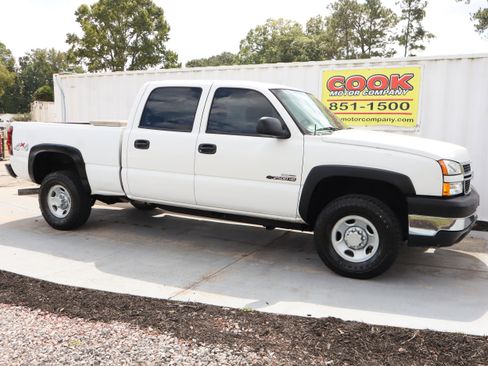 Used 2007 Chevrolet Silverado 2500 W/T w/ Heavy-Duty Power Package image 4
