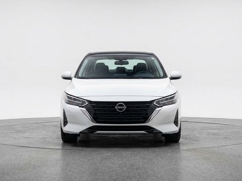 Used 2025 Nissan Sentra SV image 2