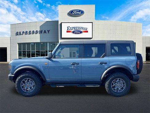 New 2025 Ford Bronco Badlands image 9