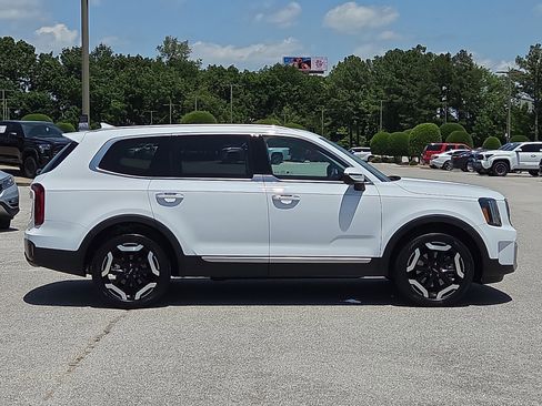 Used 2024 Kia Telluride S FWD image 6