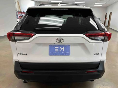 Used 2020 Toyota RAV4 XLE w/ XLE Grade Weather Package FWD image 35