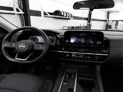 Used 2025 Nissan Pathfinder SV FWD image 15