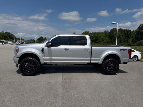 Used 2018 Ford F250 Platinum w/ Platinum Ultimate Package AWD/4WD image 2