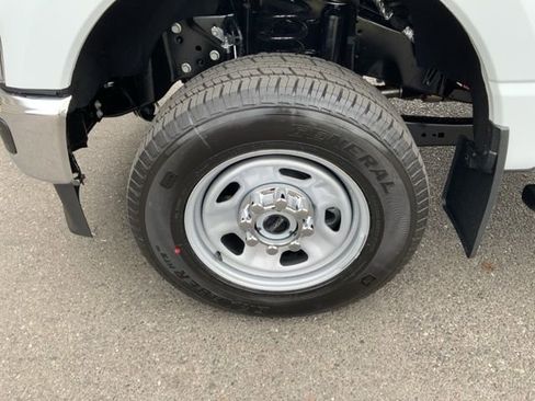 New 2025 Ford F350 XL w/ XL Chrome Package image 17