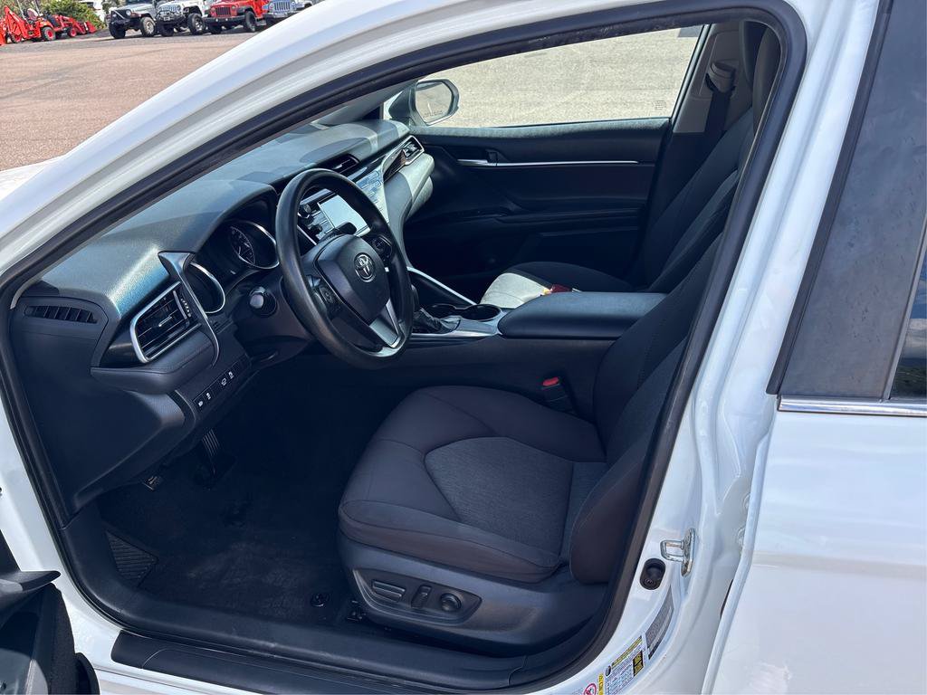 Used 2019 Toyota Camry LE FWD image 9
