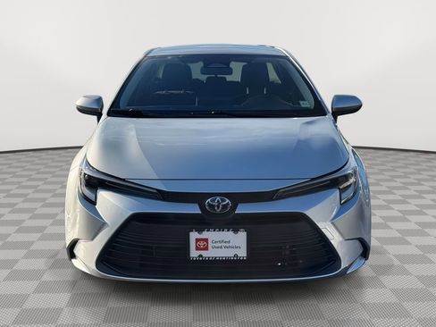 Used 2025 Toyota Corolla LE image 2