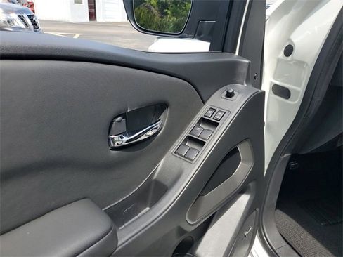 Certified 2024 Nissan Frontier SL w/ Technology Package image 12