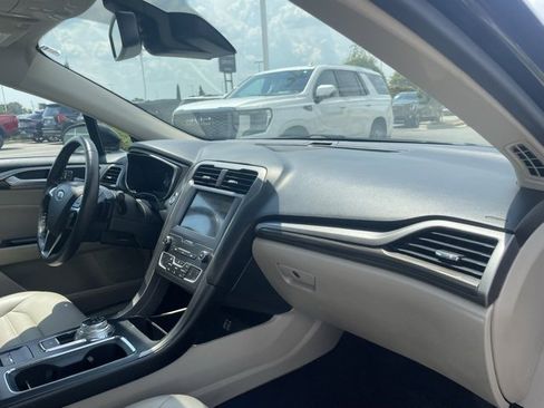 Used 2019 Ford Fusion SEL image 31