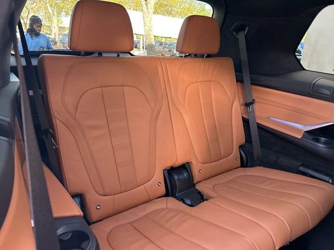 Used 2022 BMW X7 xDrive40i w/ M Sport Package AWD/4WD image 34