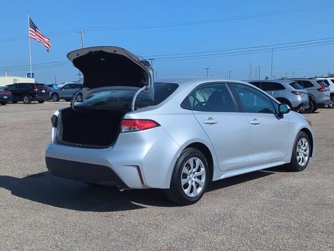 Used 2026 Toyota Corolla LE FWD image 5